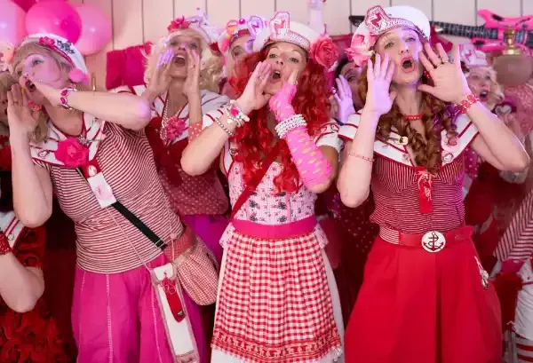 Die Brausen - der berühmt-berüchtigtste, männerliebende und einzigartig-fabelhaft-visuelle Frauen-Shanty-Chor auf allen Weltmeeren!